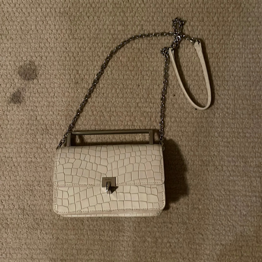 Botiker White Crossbody Clutch